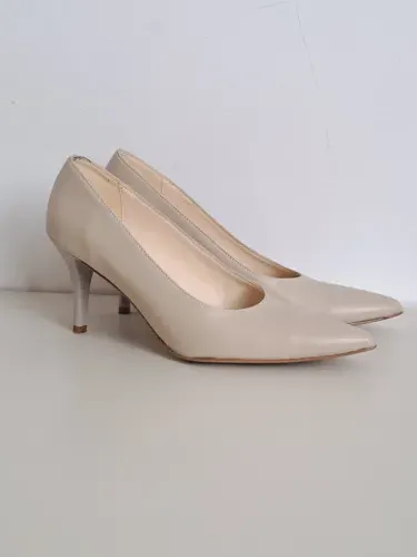 Usnjeni čevlji. Številka 39.